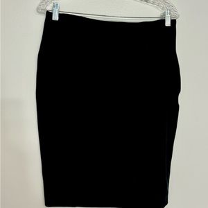 Spanx Pencil skirt in Black. Size Large. Excellent Condition.